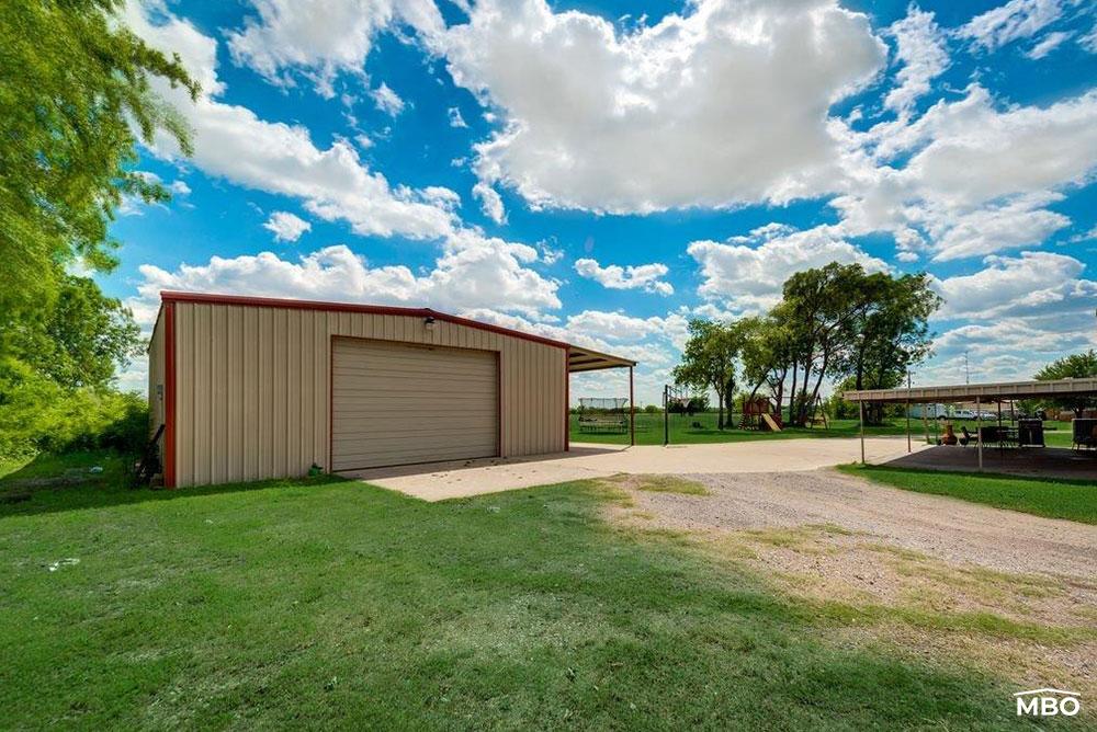 Garage with Lean-to Garage Lean-to