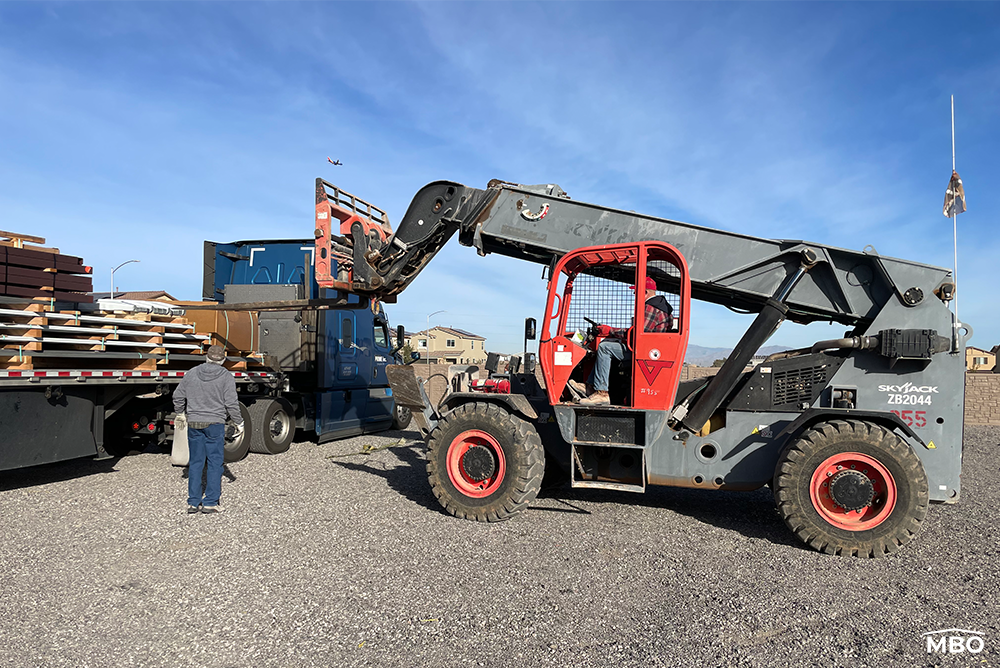 Unloading Metal Building Kit Unloading Metal Building