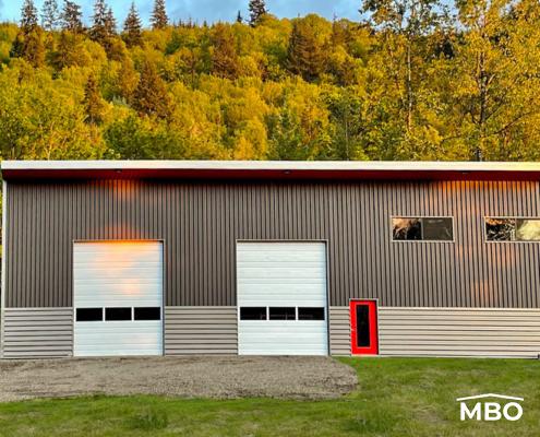 barndominium-cold-formed a unique cold formed metal building with two tone grey siding arranged in a pattern