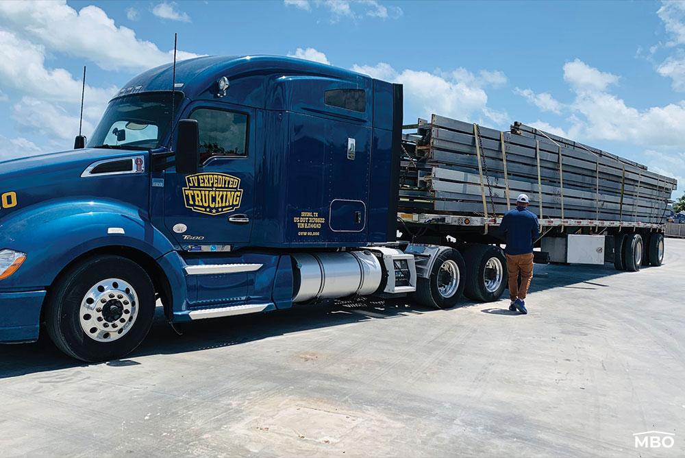 DE1800 Blue Semi Truck Hauling Steel Building Parts